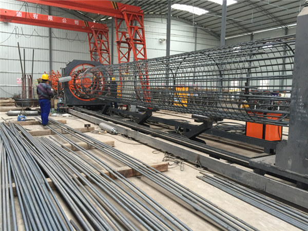 Қытайда жасалған Қарапайым жұмыс Тұрақты және берік сапалы болат қаңылтыр дәнекерлеу машинасы және арматуралық торды жасау